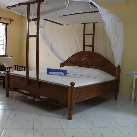 Armaan Guest House Diani Beach Esterno foto