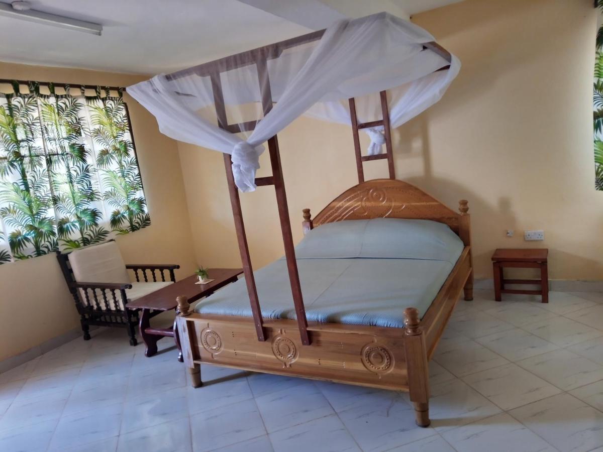Armaan Guest House Diani Beach Esterno foto