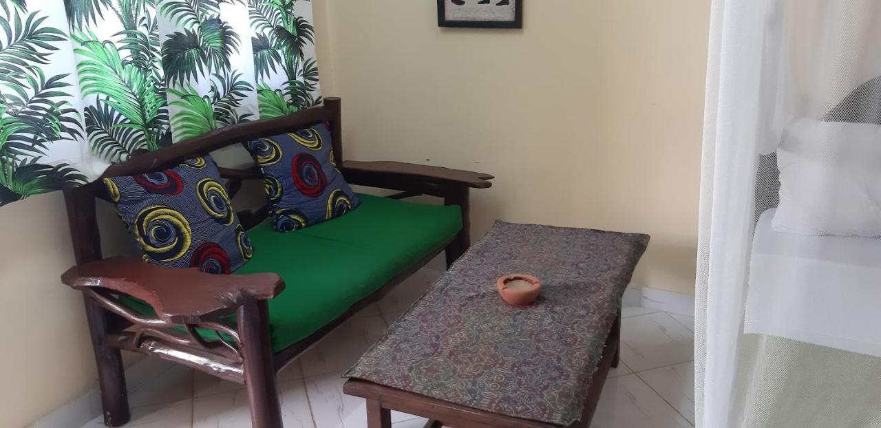 Armaan Guest House Diani Beach Esterno foto