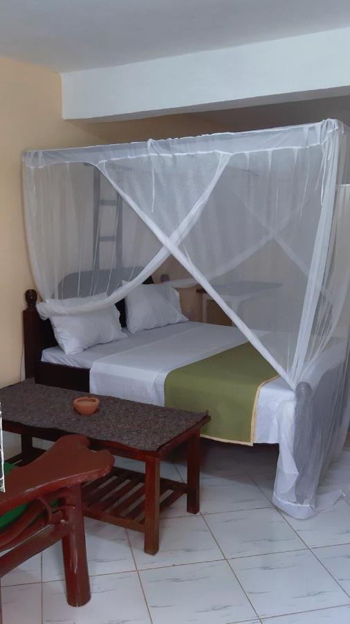 Armaan Guest House Diani Beach Esterno foto