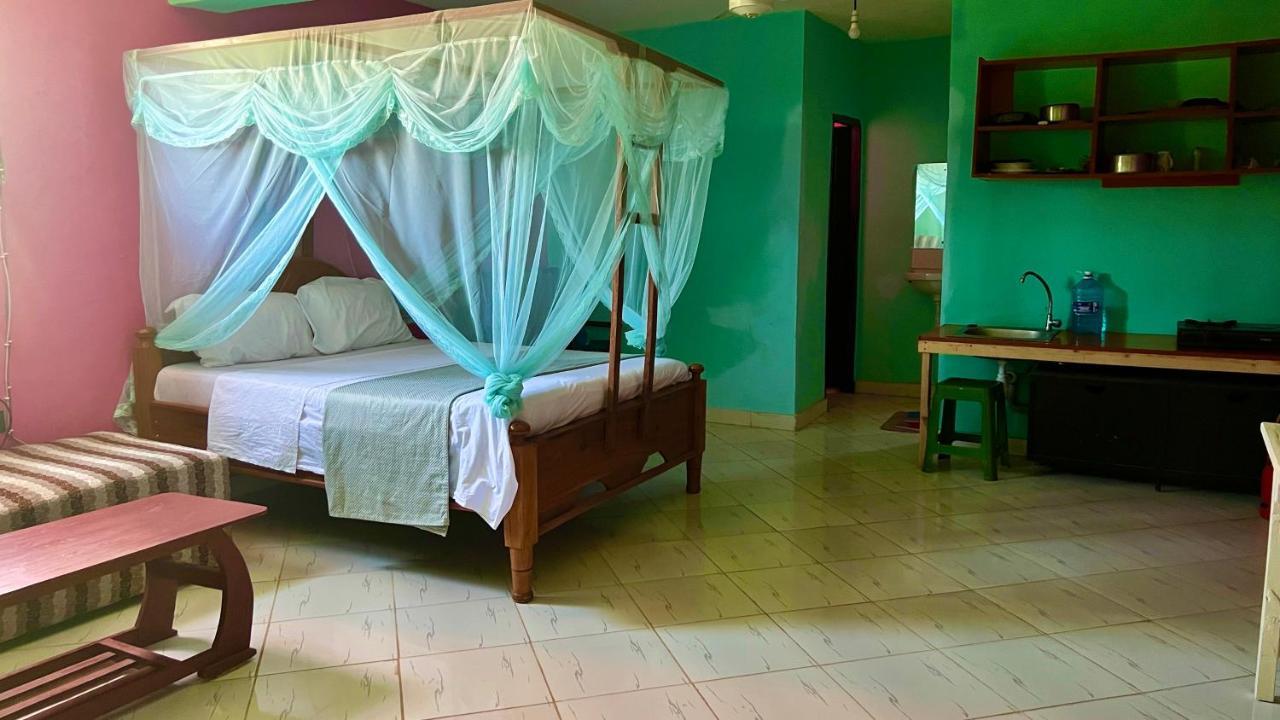 Armaan Guest House Diani Beach Esterno foto