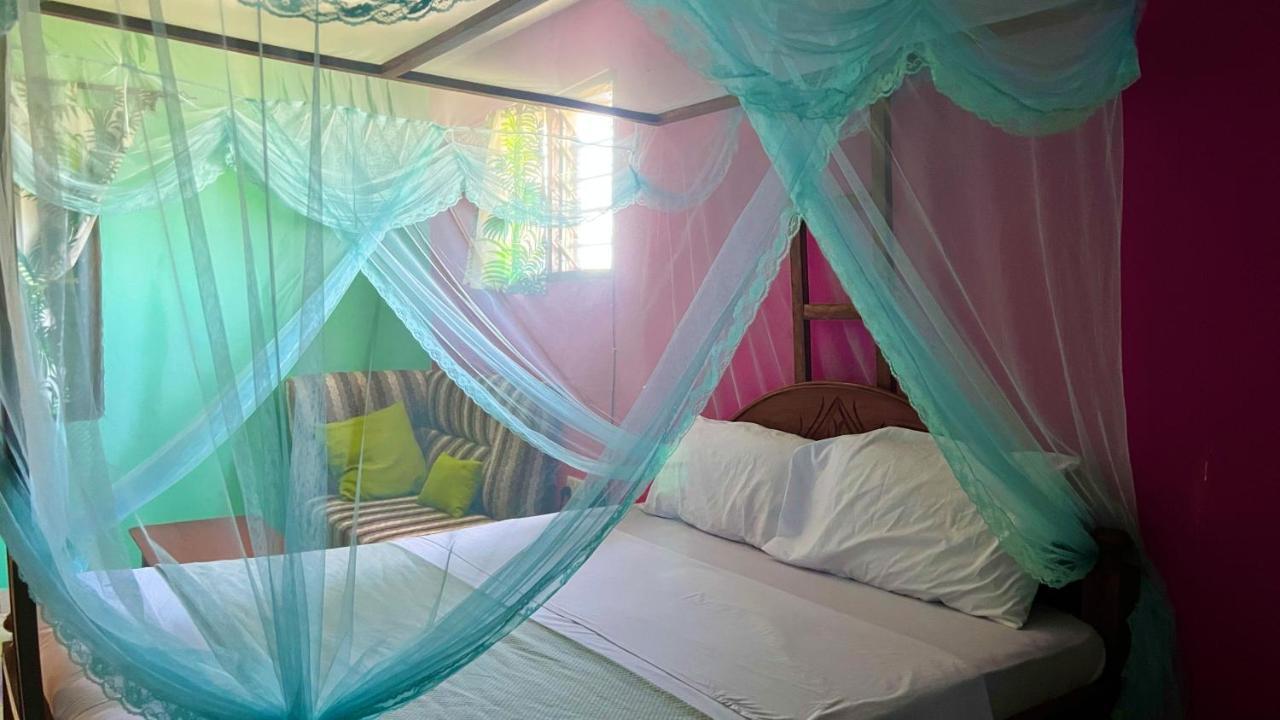 Armaan Guest House Diani Beach Esterno foto